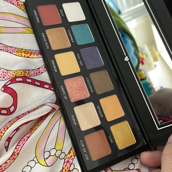 Eyeshadow - Picture 2 of 2